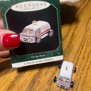 KEEPSAKE by Hallmark - On the road  Mail Truck Ornament.